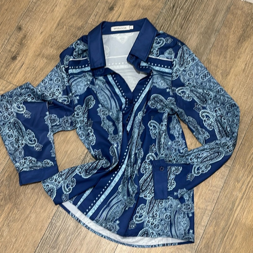 Long sleeve button-down Paisley shirt.